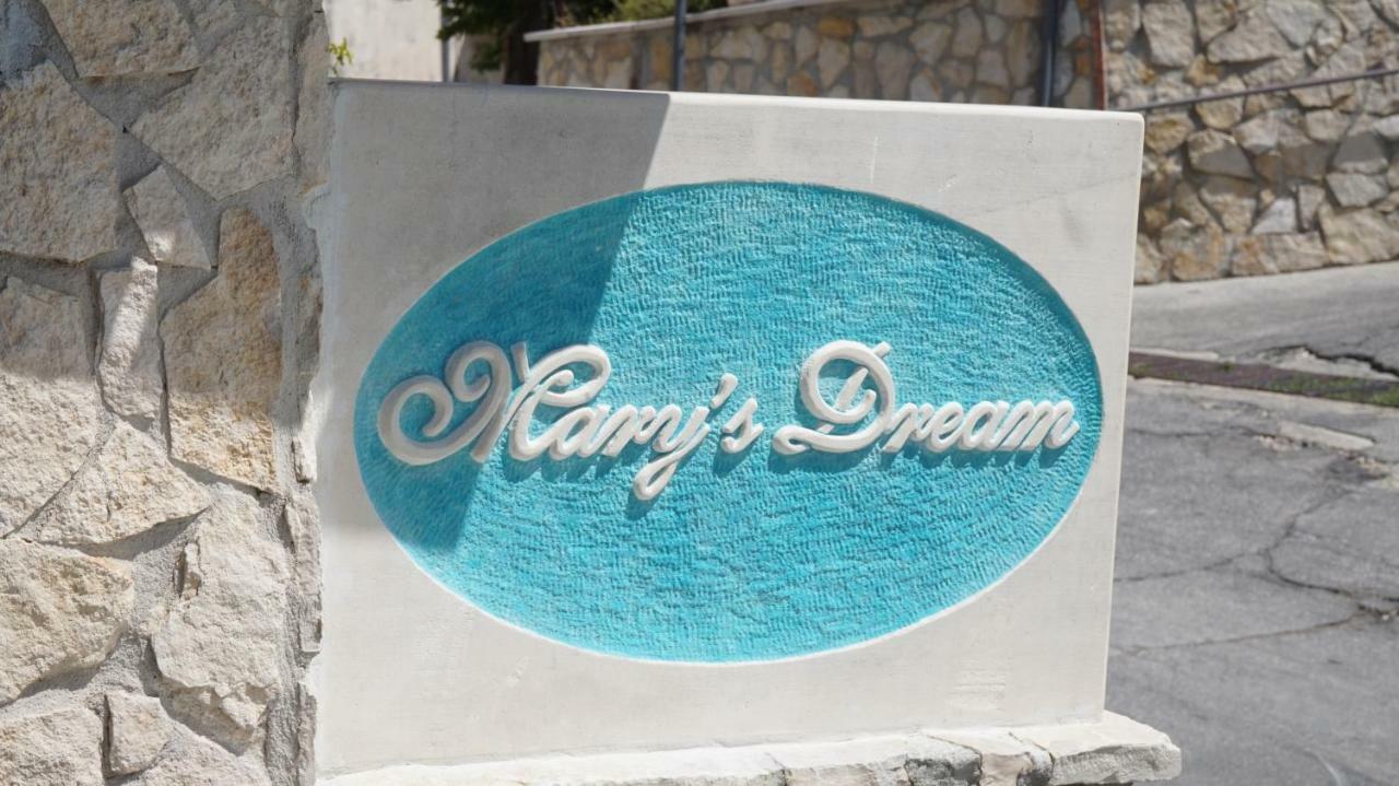 Mary's Dream Bed & Breakfast *